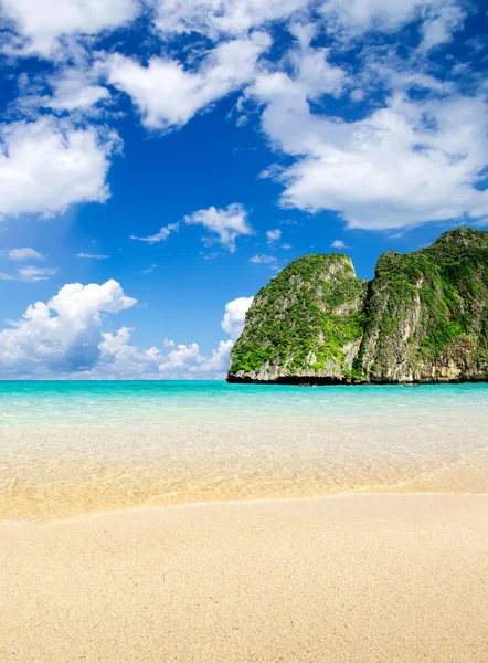 Playa y mar tropical — Foto de Stock