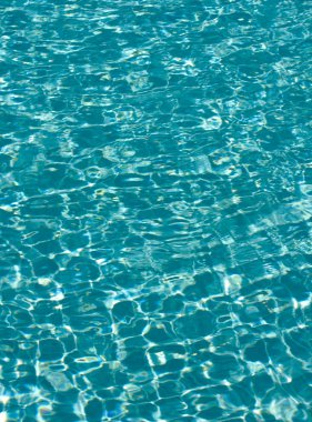 Güneş yansımaları ile su