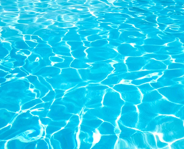 Agua azul de la piscina — Foto de Stock