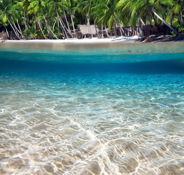 Playa y mar tropical — Foto de Stock