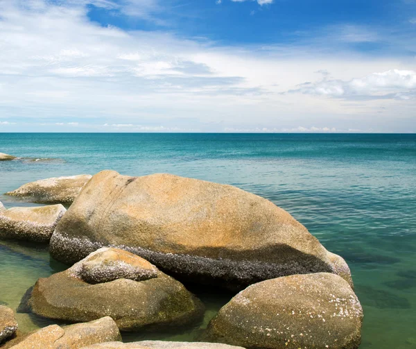 Blauwe zee en blauwe lucht — Stockfoto