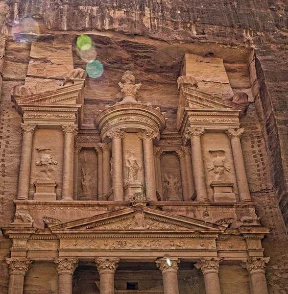 艾尔卡兹尼神殿在 petra，约旦 — 图库照片