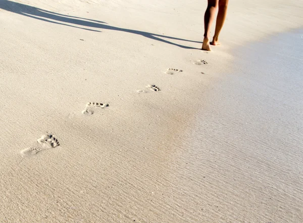 Footprints in beach — Stock Photo, Image