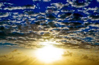 Gündoğumunda gökyüzü arkaplanı.