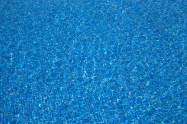 Güneş yansımaları ile su