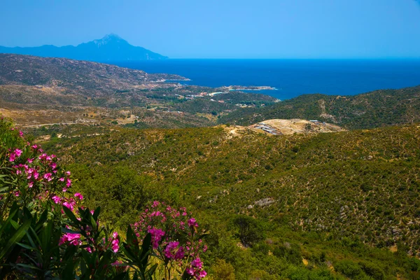 Τροπική θάλασσα και το γαλάζιο του ουρανού — Φωτογραφία Αρχείου