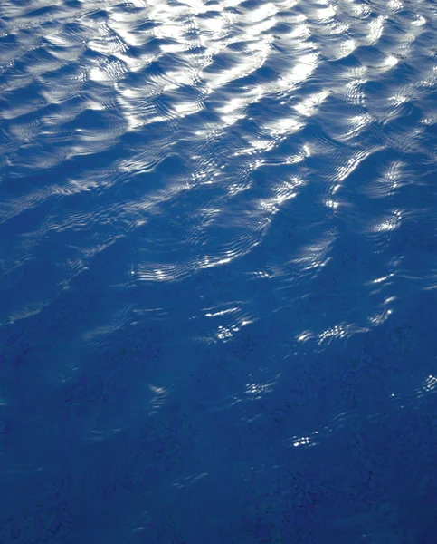 Acqua con riflessi solari — Foto Stock