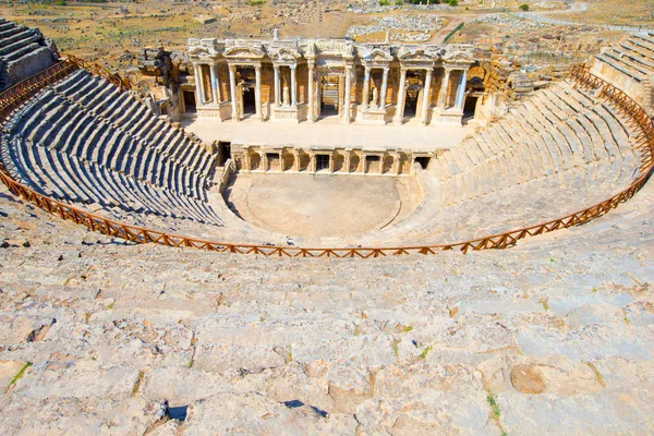 Ruinerna av teatern i Hierapolis — Stockfoto