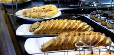 pasta plaka üzerinde