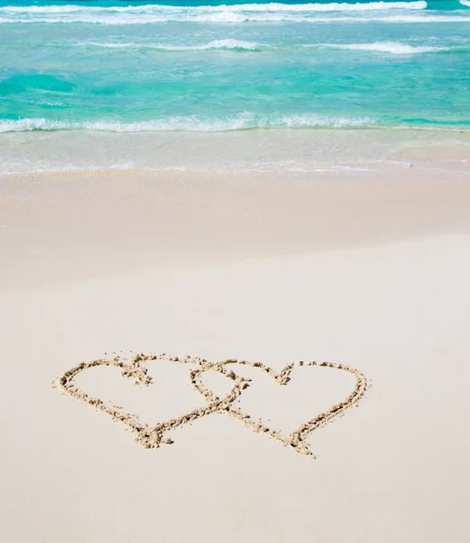 Strand en liefde in zand — Stockfoto