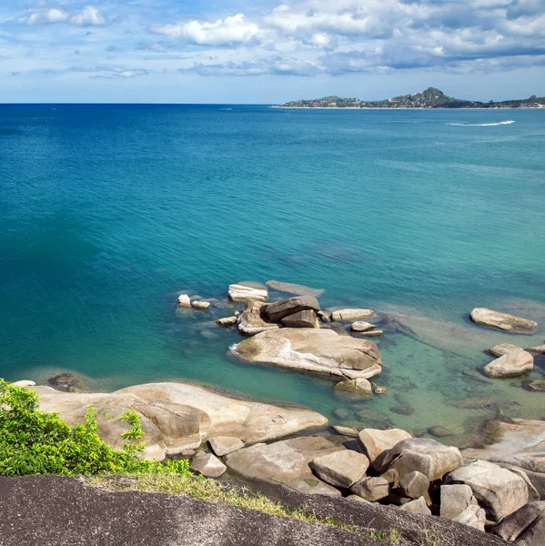 Mar azul e céu — Fotografia de Stock