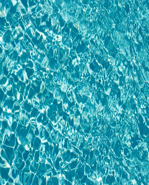 Güneş yansımaları ile su