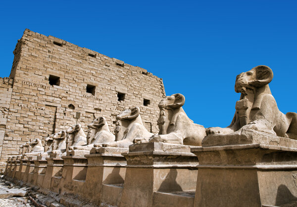 Древние руины храма Карнак
