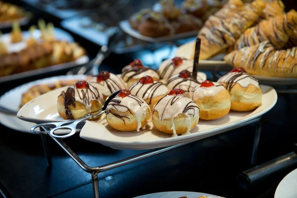 Gâteau sur assiette — Photo