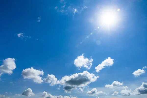 Nuvens no céu azul — Fotografia de Stock