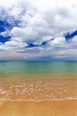 Mavi deniz ve mavi gökyüzü