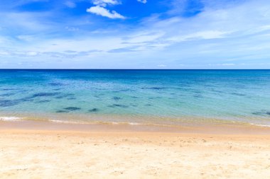 Mavi deniz ve mavi gökyüzü