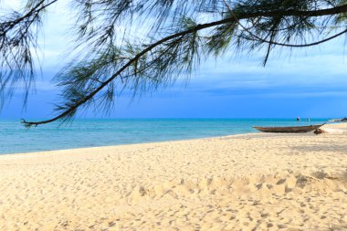 Mavi deniz ve mavi gökyüzü