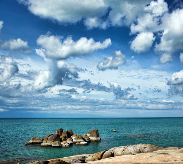 熱帯の海と青い空 — ストック写真