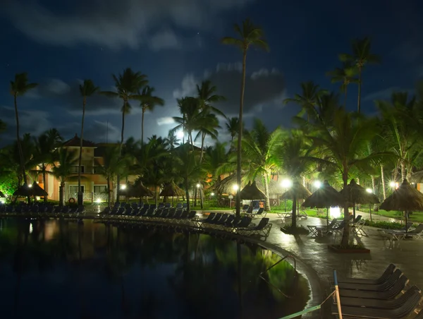 Piscina à noite — Fotografia de Stock