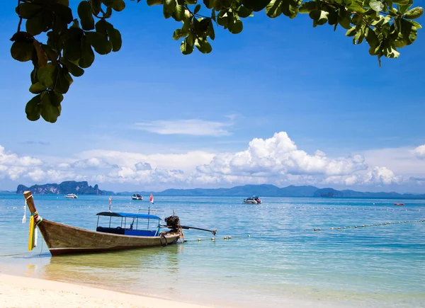 Тропический пляж в Таиланде — стоковое фото