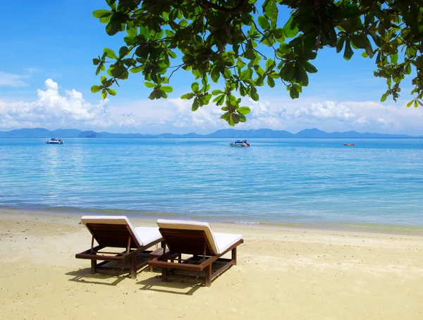 Playa y mar tropical — Foto de Stock