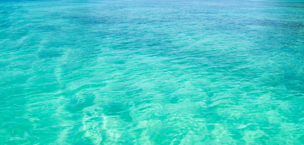 Вода огромного моря — стоковое фото