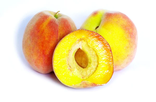 Три свіжих персиків — стокове фото