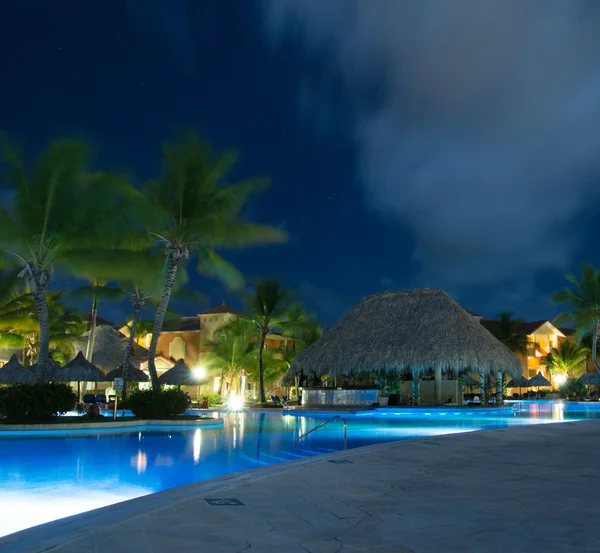 Piscina à noite — Fotografia de Stock