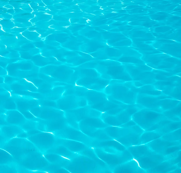 Blue pool water — Stock Photo, Image