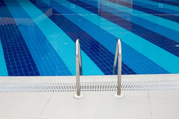 Beautiful swimming pool — Stock Photo, Image