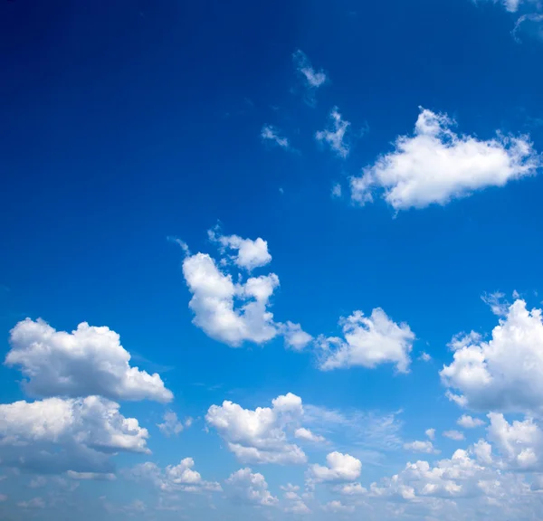 Céu azul fundo — Fotografia de Stock