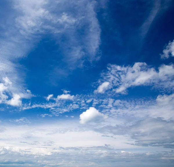 Blauer Himmel Hintergrund — Stockfoto