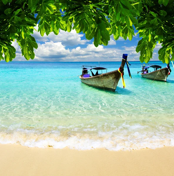 Playa y mar tropical — Foto de Stock