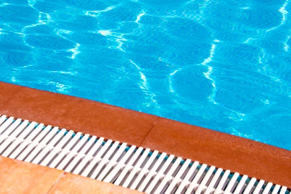 Swimmingpool på hotellet — Stockfoto