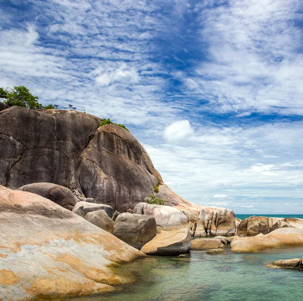 Mar azul y cielo azul —  Fotos de Stock