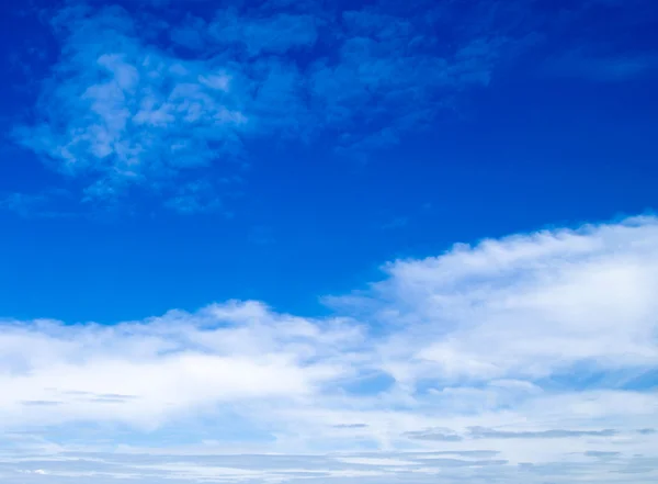 Cielo azul con nubes —  Fotos de Stock