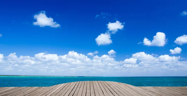 Modré moře a modré nebe — Stock fotografie