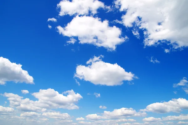 Céu azul com nuvens — Fotografia de Stock