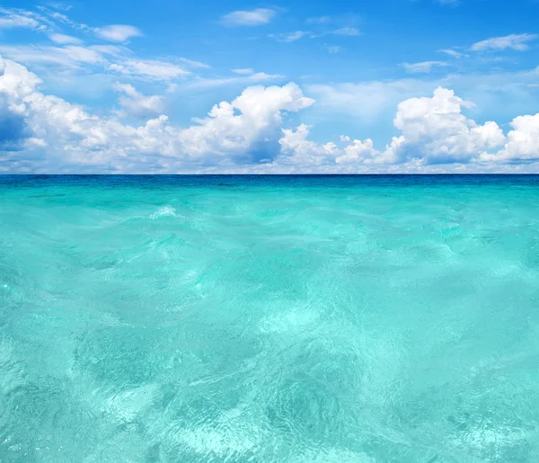 Playa y mar tropical — Foto de Stock