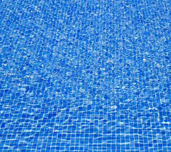 Blaues Poolwasser — Stockfoto