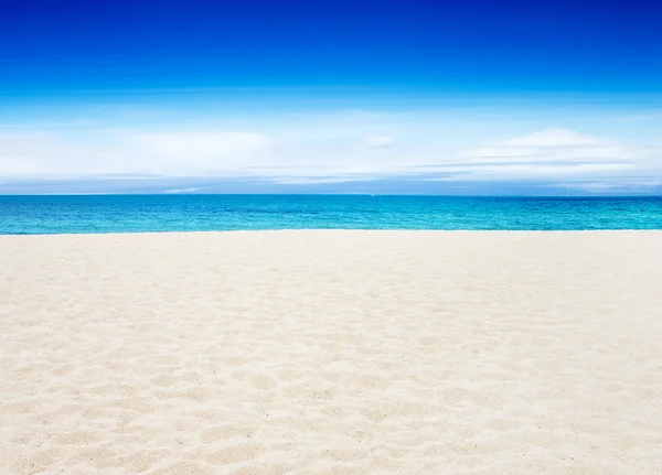 Beach and tropical sea — Stock Photo, Image