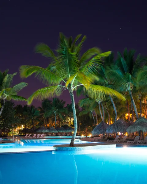 Pool på natten belysning — Stockfoto