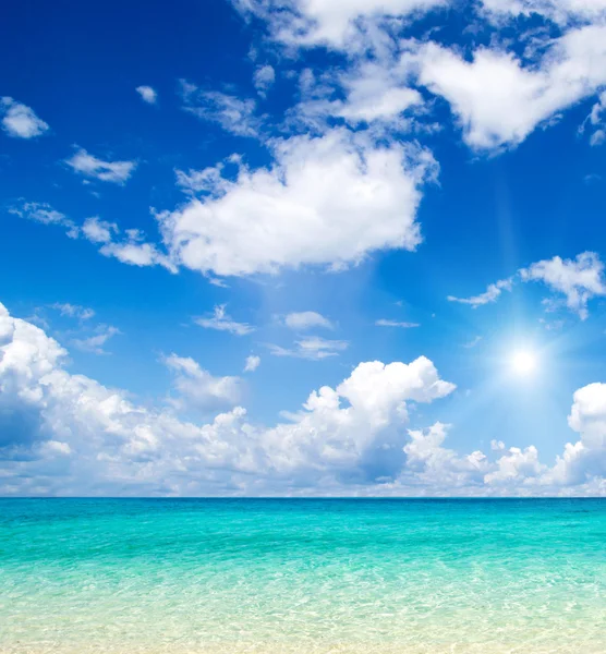 Playa y mar tropical — Foto de Stock