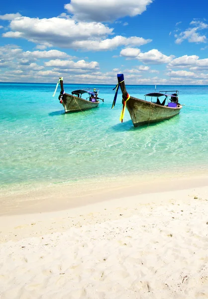 Playa y mar tropical — Foto de Stock