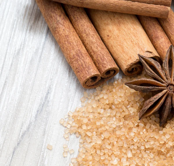 Anise and cinnamon — Stock Photo, Image