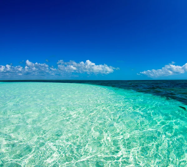 Blue sea under clouds sky — Stock Photo, Image