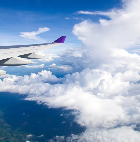 青い空と飛行機 — ストック写真