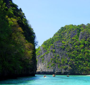 Kayalar ve Krabi denizde