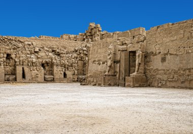 Mısır'daki Karnak Tapınağı kalıntıları